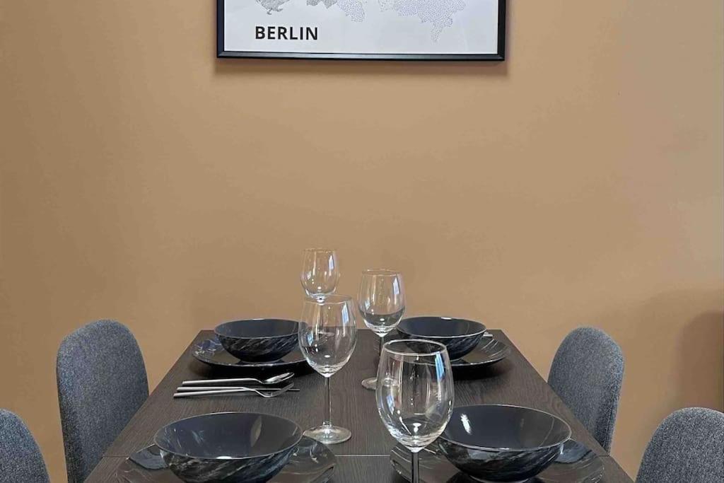 2 Zimmer Apartment Mit Parkplatz Berlin Eksteriør bilde