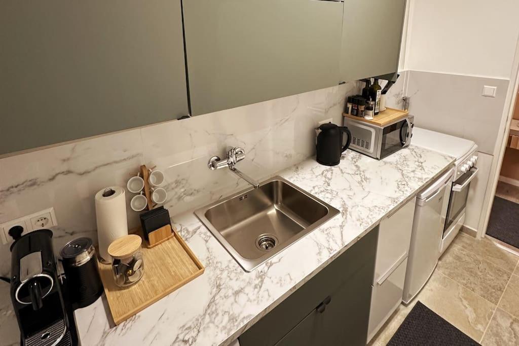 2 Zimmer Apartment Mit Parkplatz Berlin Eksteriør bilde